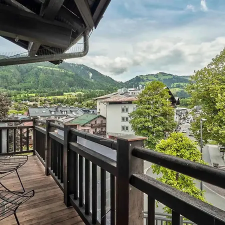 Hahnenkamm Chalet Apartmán *